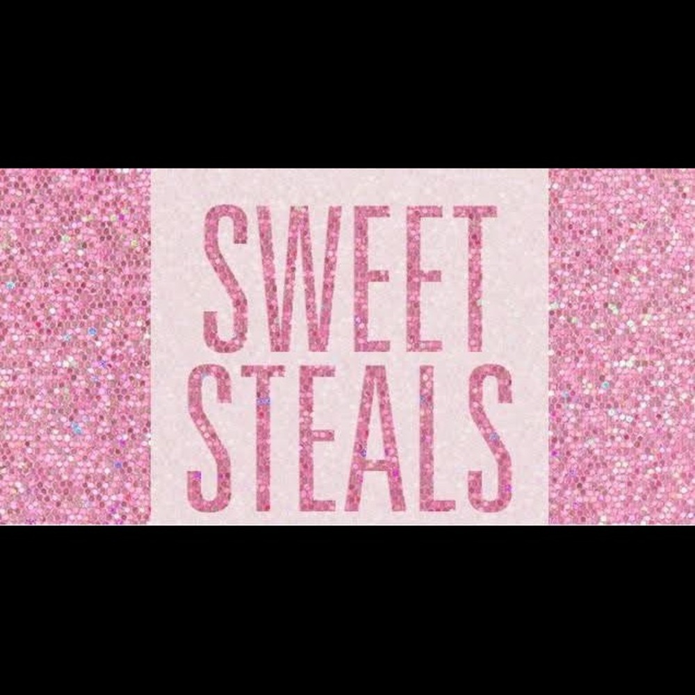 3 Items..Large Skirt, long necklace and choker set